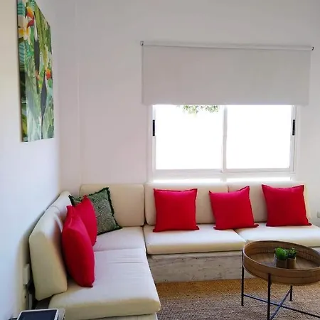 Preciosa Villa Reformada En Corralejo